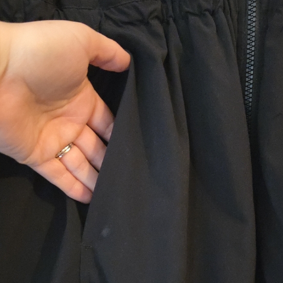 Lululemon Women's Black Hooded Jacket - Picture 6 of 8